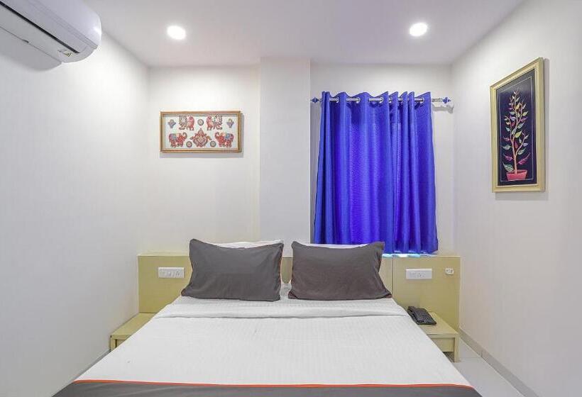 اتاق کلاسیک سه تخته, Collection O Hotel La Veera