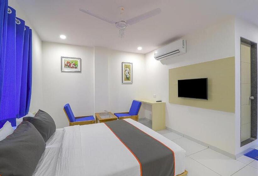 اتاق کلاسیک سه تخته, Collection O Hotel La Veera