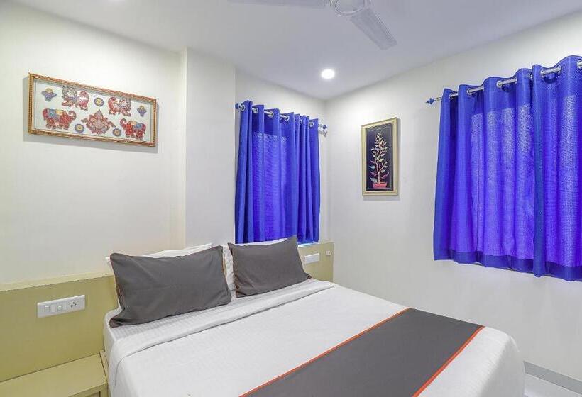 اتاق کلاسیک سه تخته, Collection O Hotel La Veera