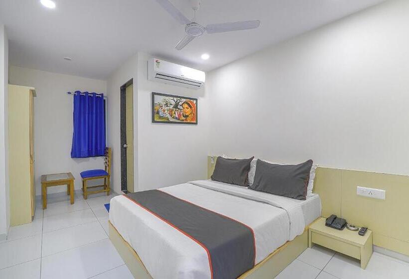 اتاق کلاسیک سه تخته, Collection O Hotel La Veera