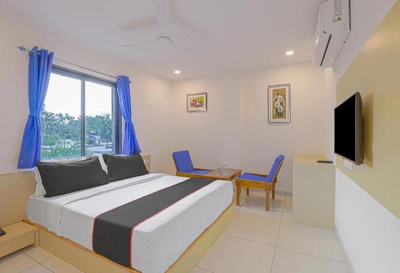 اتاق کلاسیک سه تخته, Collection O Hotel La Veera
