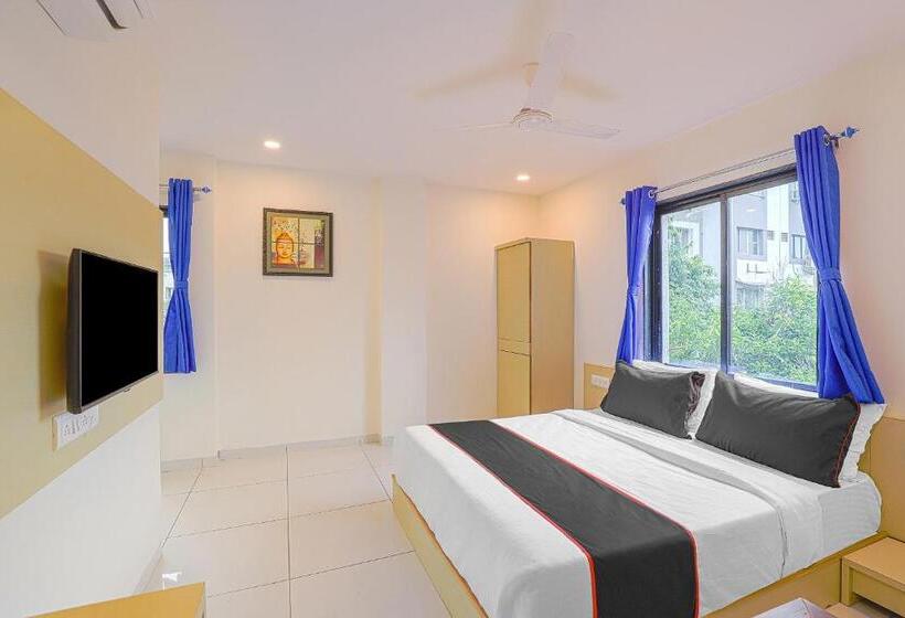 اتاق کلاسیک سه تخته, Collection O Hotel La Veera