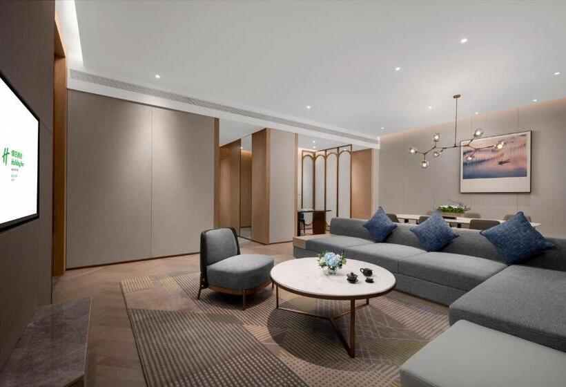 带大床的套房, Holiday Inn Fu An