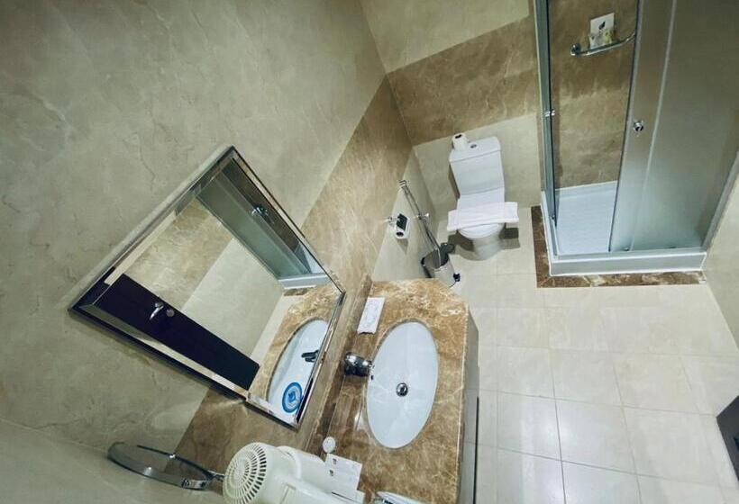 Номер Deluxe, Itlalat Uhud