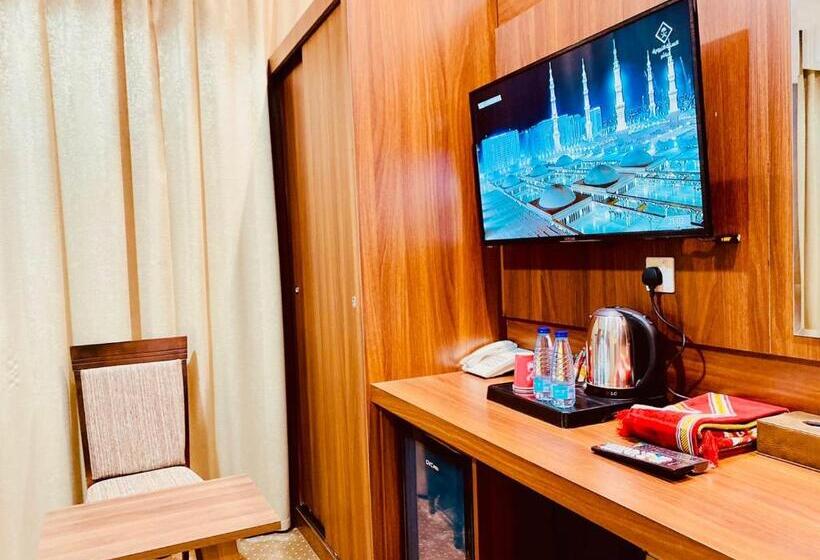 Четырехместный Номер Deluxe, Itlalat Uhud