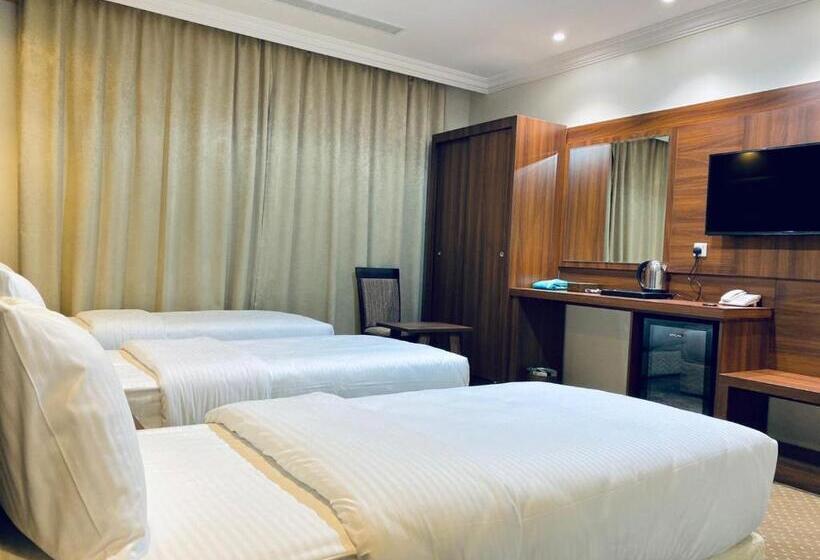Quarto Quádruplo Deluxe, Itlalat Uhud