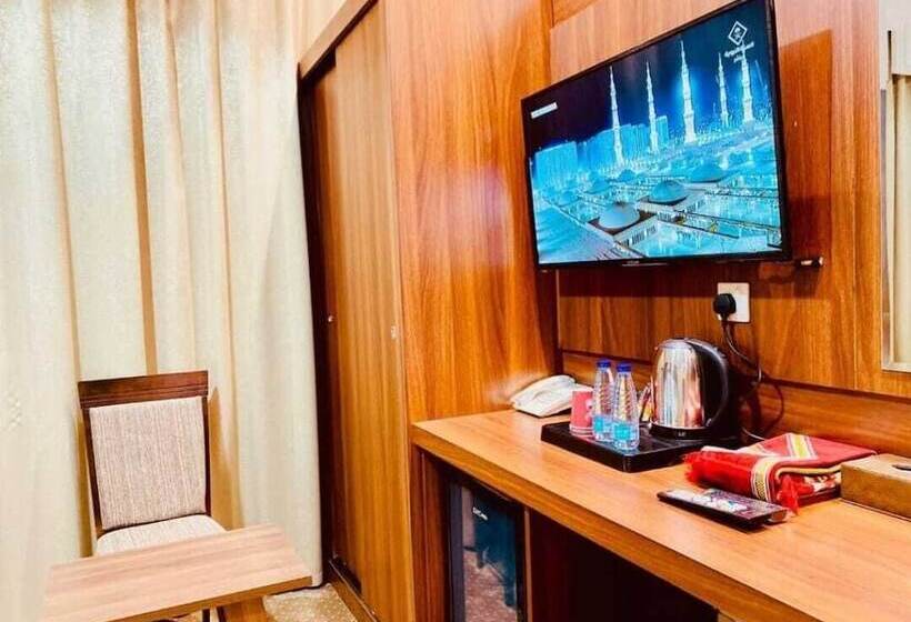 Quarto Quádruplo Deluxe, Itlalat Uhud