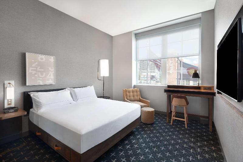 חדר סטנדרט עם מיטת קינג, The Slate Denver, Tapestry Collection By Hilton