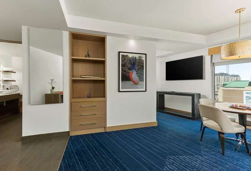 חדר סטנדרט עם מיטת קינג, The Slate Denver, Tapestry Collection By Hilton