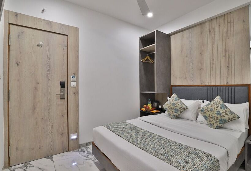اتاق لوکس, 7 Orbit Hotel, Surat