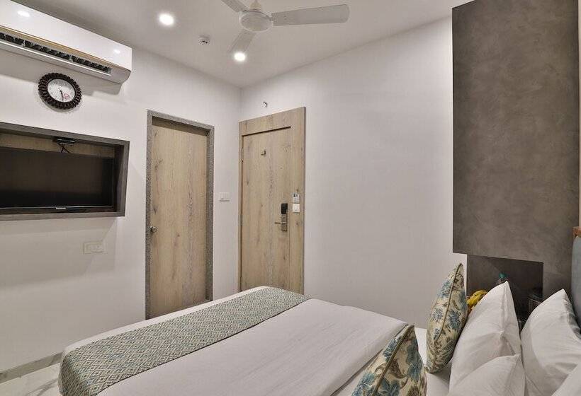 اتاق لوکس, 7 Orbit Hotel, Surat