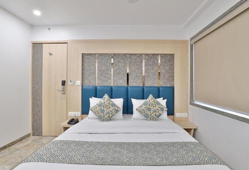 سوییت خانوادگی, 7 Orbit Hotel, Surat