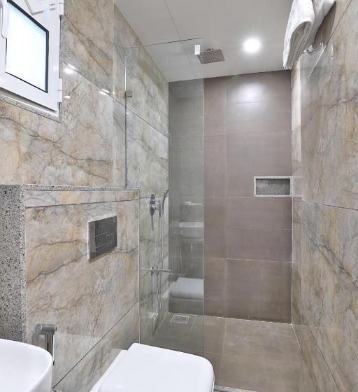 سوییت خانوادگی, 7 Orbit Hotel, Surat