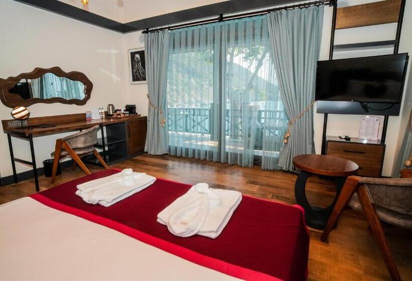 اتاق لوکس با چشم‌انداز دریا, Porto Amore Club