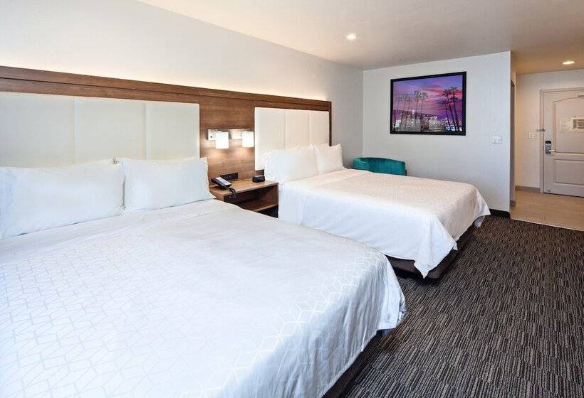 스탠다드 룸 더블 침대 2개, Holiday Inn Express Hollywood Walk Of Fame, An Ihg