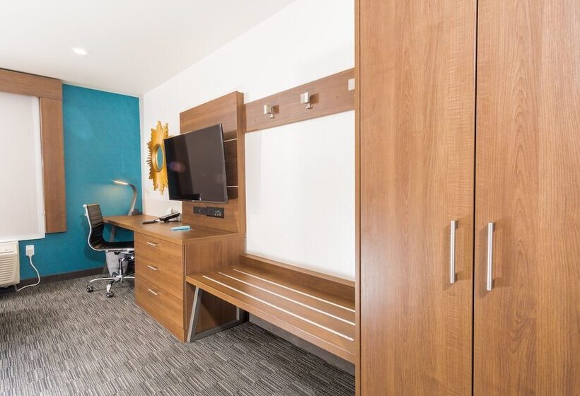 스탠다드 룸 더블 침대 2개, Holiday Inn Express Hollywood Walk Of Fame, An Ihg