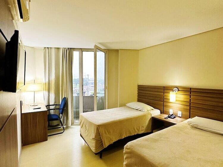 4인용 스탠다드 룸, Umbu Hotel Porto Alegre   Centro Histórico   Prox Aeroporto 15min