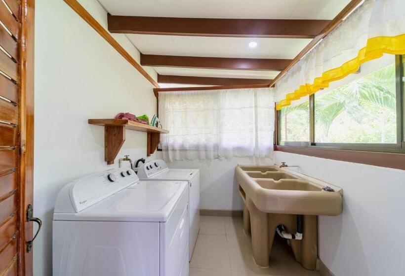 خانه 2 خوابه, Casa Blossom   Beach Paradise Retreat, Fully Equipped, Holiday Home