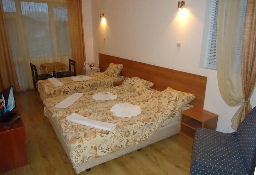 Standard Triple Room with Terrace, Matev