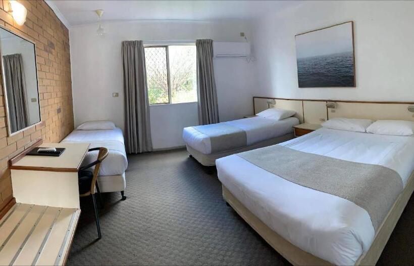 デラックスファミリールーム, Country Comfort Gin Gin Wild Scotsman Motor Inn Qld