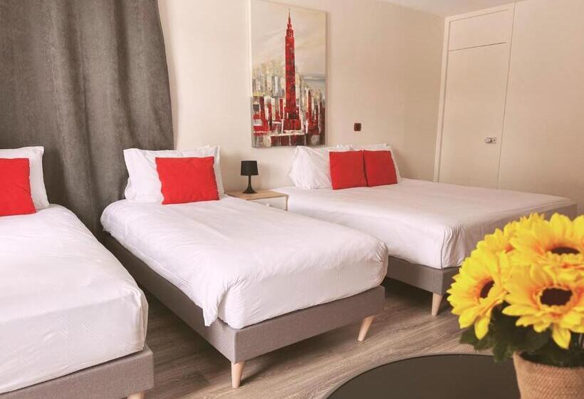 חדר משפחתי, Hôtel La Tarentaise