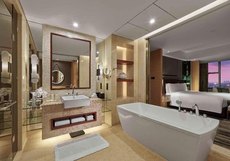 Люкс Повышенной Комфортности, Hilton Shanghai Hongqiao
