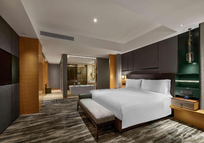 Люкс Повышенной Комфортности, Hilton Shanghai Hongqiao