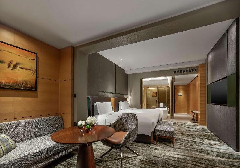 Номер Deluxe, Hilton Shanghai Hongqiao