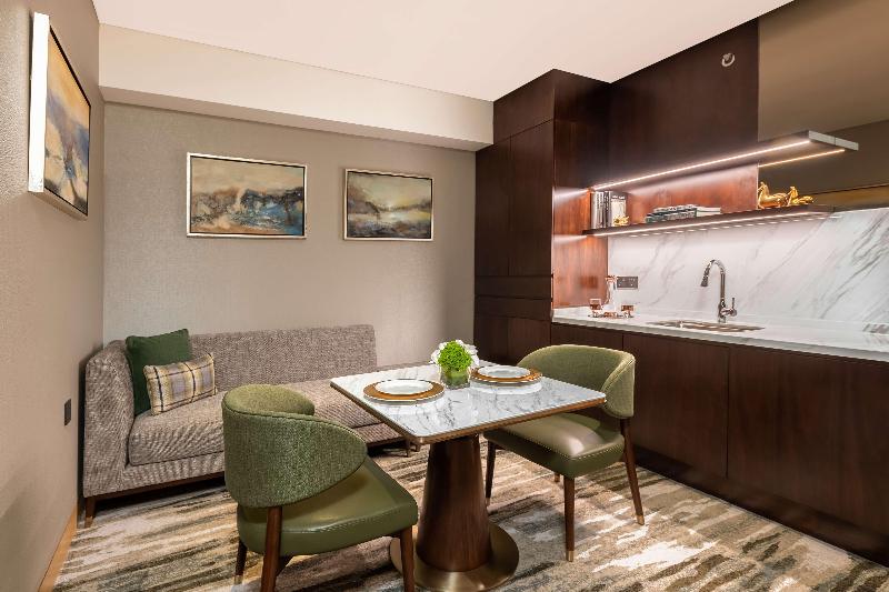 Полулюкс, Hilton Shanghai Hongqiao