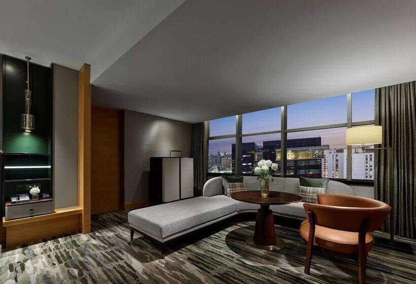 Полулюкс, Hilton Shanghai Hongqiao