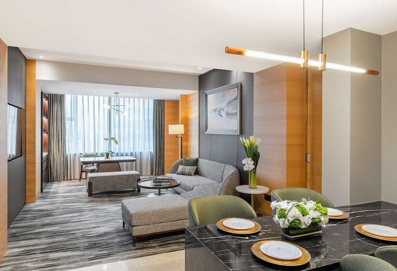 Люкс Повышенной Комфортности, Hilton Shanghai Hongqiao