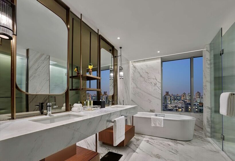 Люкс Ejecutiva 2 Спальни, Hilton Shanghai Hongqiao