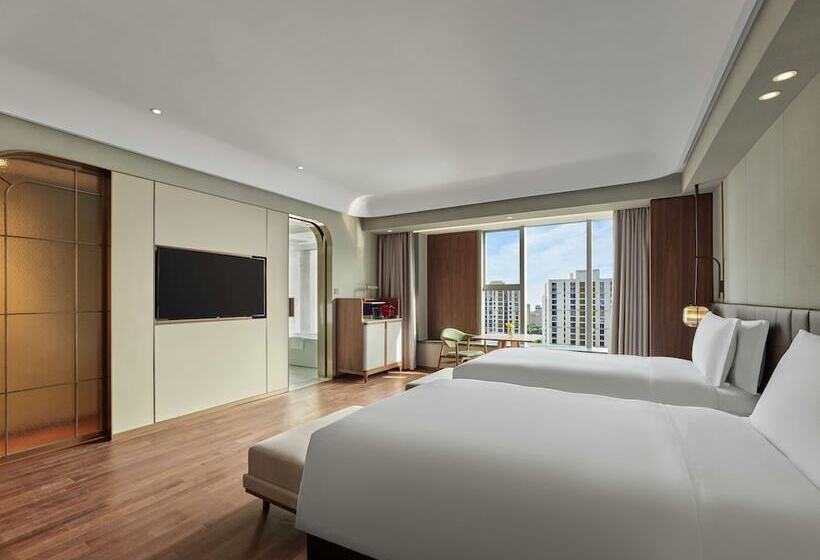 Номер Executive, Hilton Shanghai Hongqiao