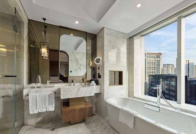 Номер Executive, Hilton Shanghai Hongqiao