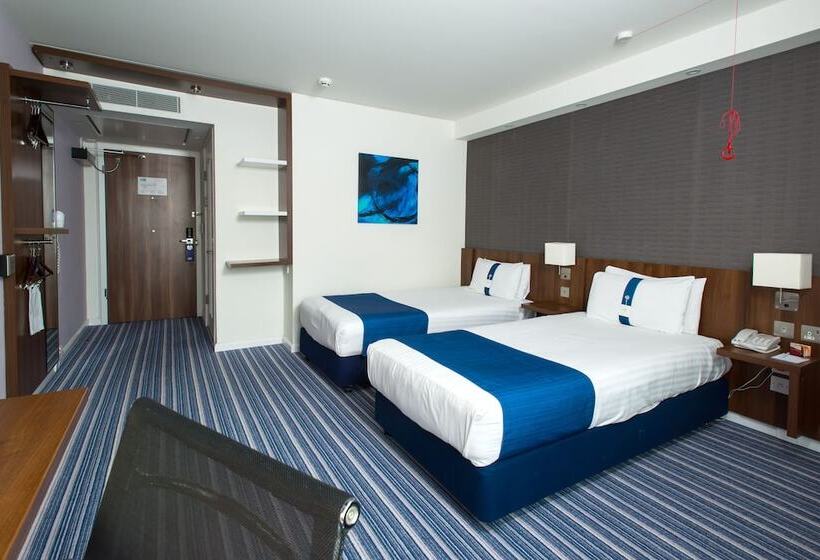 Номер Стандарт Адаптированный для Инвалидов, Holiday Inn Express Cambridge Duxford M11 Jct 10, An Ihg