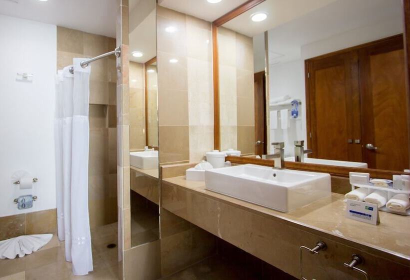２ダブルベッドのスタンダードルーム, Holiday Inn Express Nuevo Laredo, An Ihg