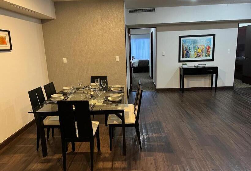 ロイヤルスイート, St Isidro Suites Corporate Housing Spa & Wellness Center