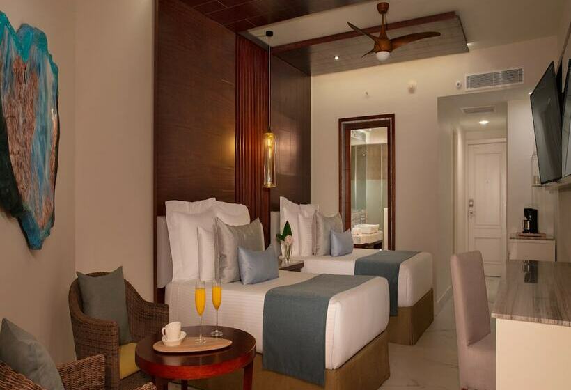 小型套房侧面可观海景, Secrets Royal Beach Punta Cana - Adults Only - All Inclusive