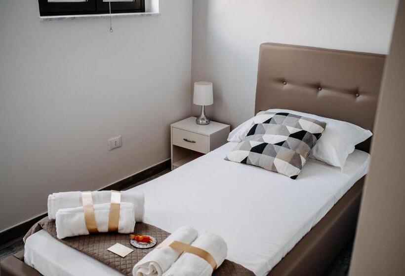 اتاق استاندارد یک نفره, B&b Stramondo