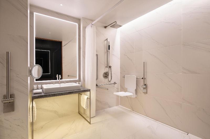 Номер Классика Кровать Кинг, The Westin London City