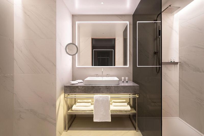 Номер Классика Кровать Кинг, The Westin London City