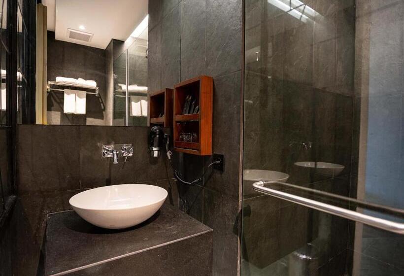 Номер Deluxe, Rayz Umm Hotel Malang