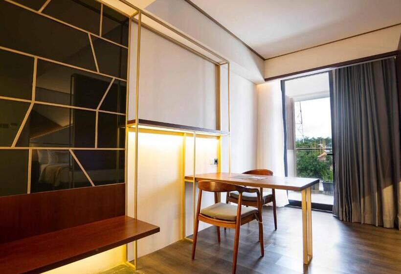 Номер Executive, Rayz Umm Hotel Malang