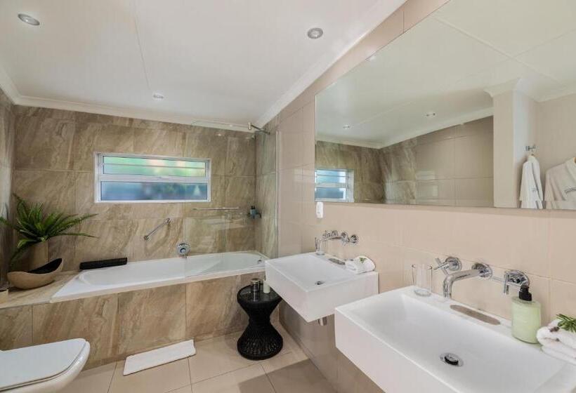 اتاق لوکس با چشم‌انداز دریا, Villa Afrikana Guest Suites By Knysna Paradise Collection