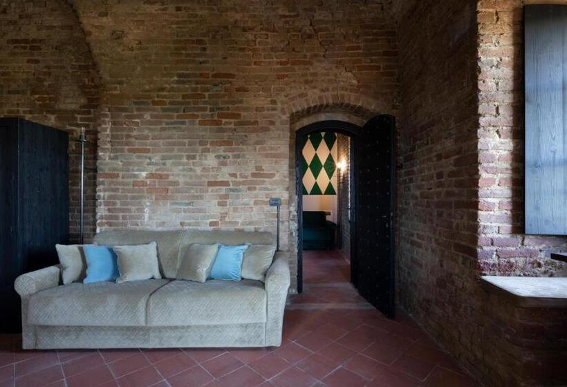 اتاق لوکس چهار تخته, Rocca Di Arignano
