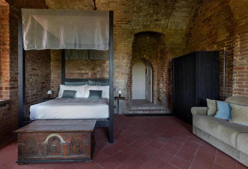 اتاق لوکس چهار تخته, Rocca Di Arignano