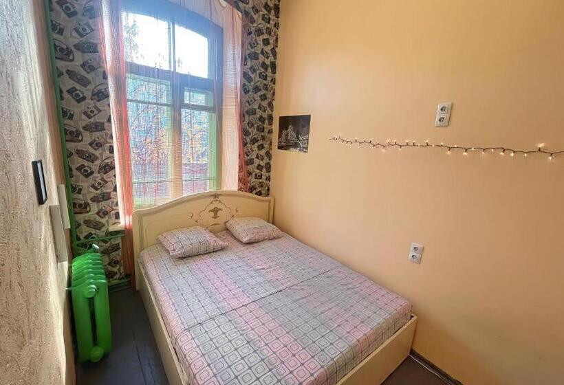اتاق اکونومی, Vorobey Hostel