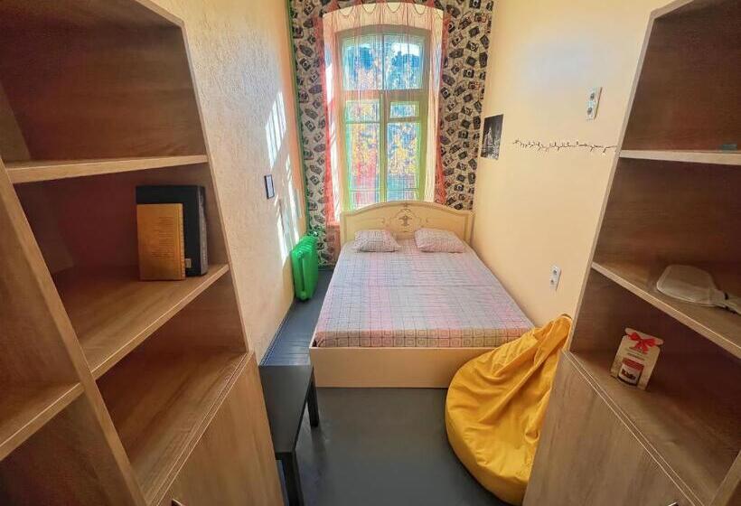 اتاق اکونومی, Vorobey Hostel