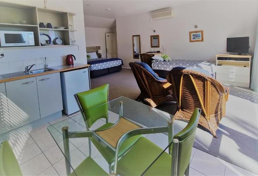 استودیوی استاندارد با چشم‌انداز دریا, Admirals View Lodge