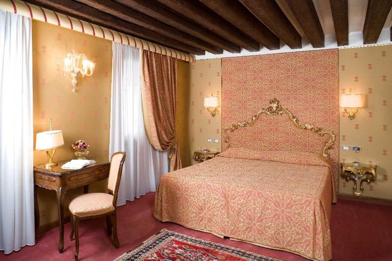 Номер Стандарт, Antoinette Hotel Wimbledon